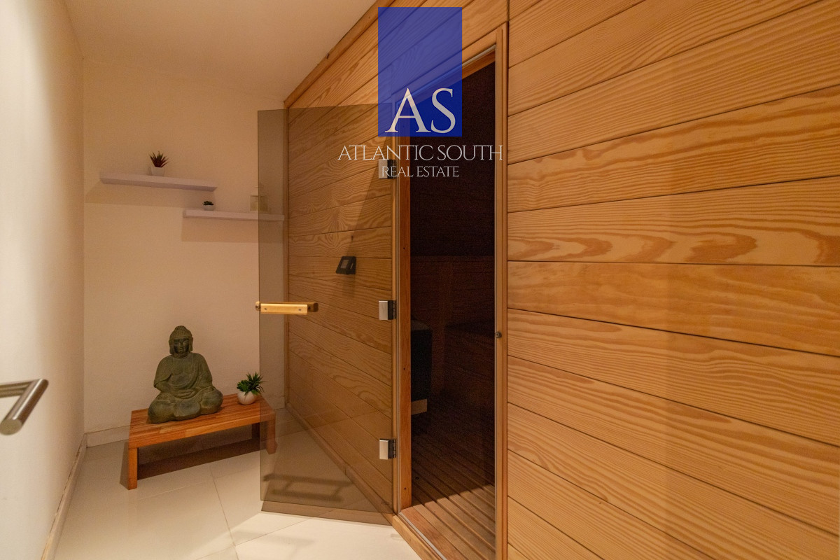 Apartamento ID.3719 - Apartamento moderno de categoría 3 dormitorios+dependencia completa en primera linea al mar en Playa Mansa Pinares Punta del Este