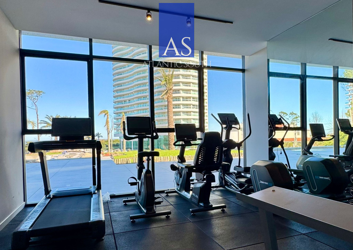 Apartamento ID.4376 - Apartamento tipo casa de 2 dormitorios a estrenar con gran terraza y jardín Playa Mansa Punta del Este