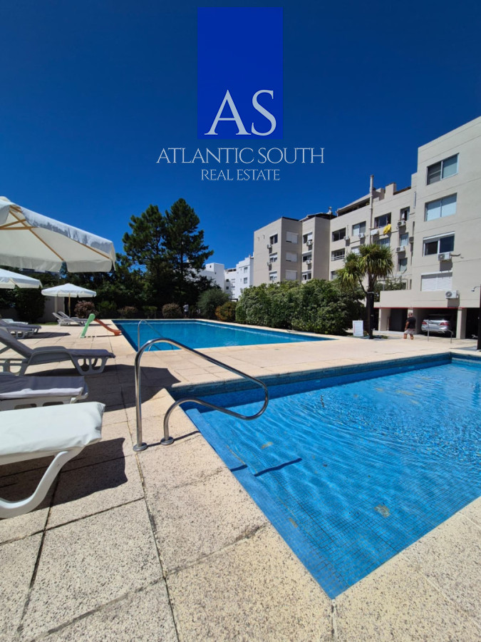 Apartamento ID.4736 - Apartamento de 3 Dormitorios con Vista Parcial al Mar en Playa Mansa - Pinares
