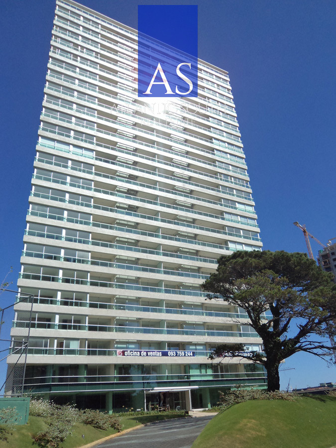 Apartamento ID.3921 - Apartamento mdoerno 2 dormitorios piso alto garage servicios bajos gastos Punta del Este