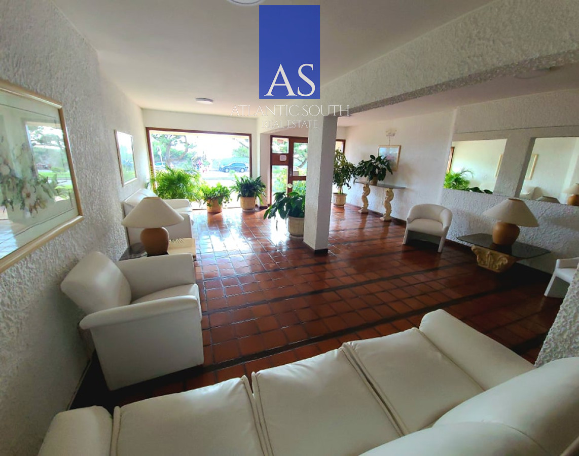 Apartamento ID.1623 - Alquiler anual Apartamento 2 dormitorios frente al mar Mansa espectacular terraza con vista