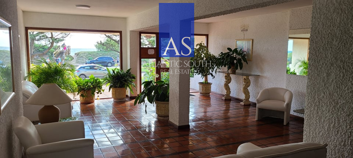Apartamento ID.1623 - Alquiler anual Apartamento 2 dormitorios frente al mar Mansa espectacular terraza con vista