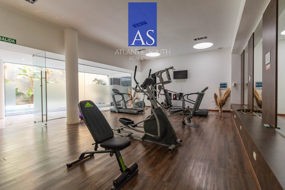 Apartamento ID.3719 - Apartamento moderno de categoría 3 dormitorios+dependencia completa en primera linea al mar en Playa Mansa Pinares Punta del Este