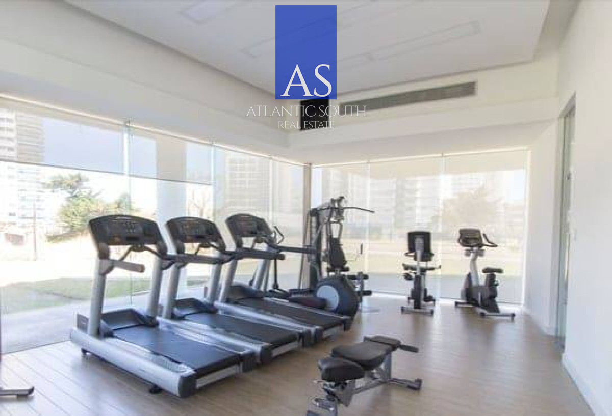 Apartamento ID.4937 - Penthouse de 3 dormitorios con vista directa al mar en Playa Mansa, Punta del Este