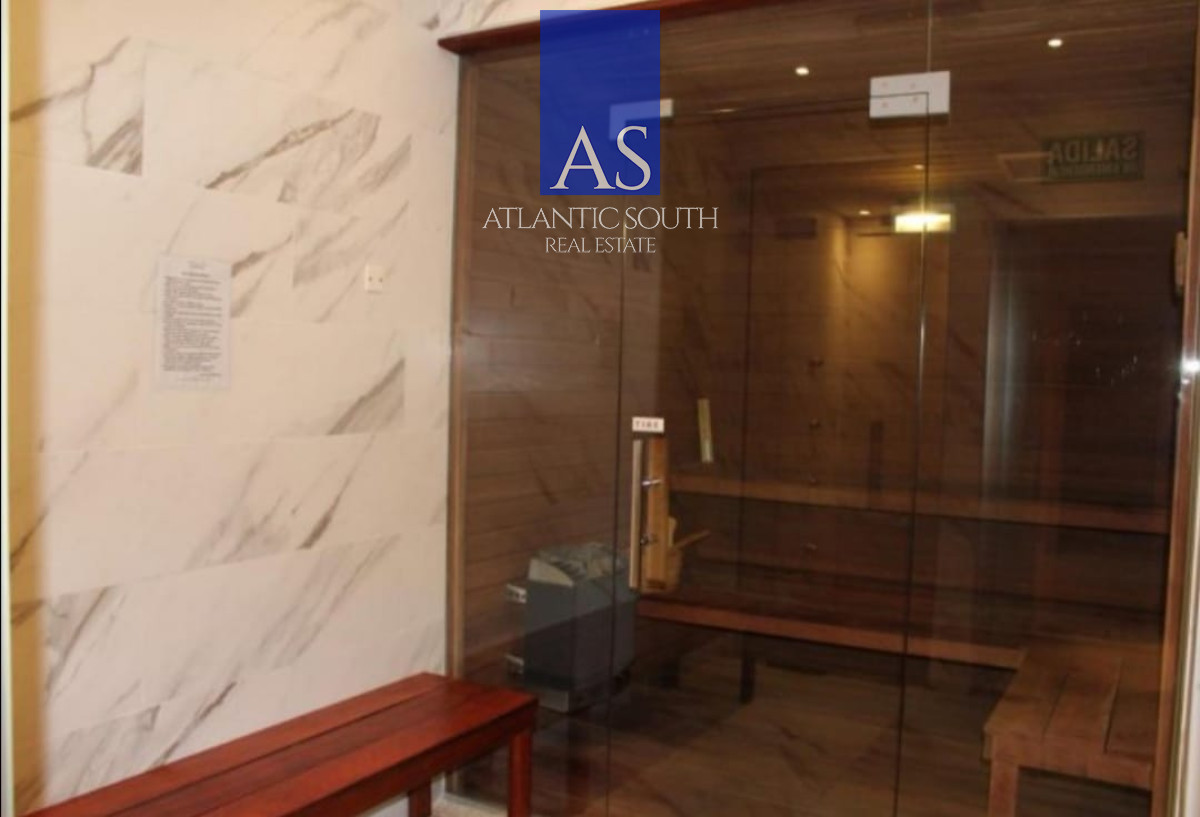 Apartamento ID.4651 - Piso alto con vista Playa Brava 1 dormitorio y medio con garage Punta del Este