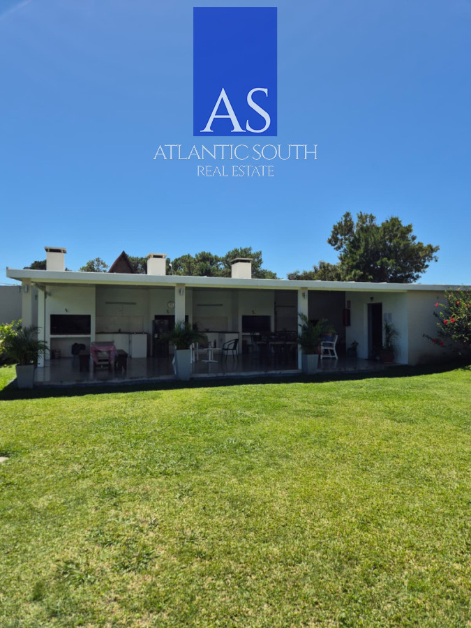 Apartamento ID.4736 - Apartamento de 3 Dormitorios con Vista Parcial al Mar en Playa Mansa - Pinares