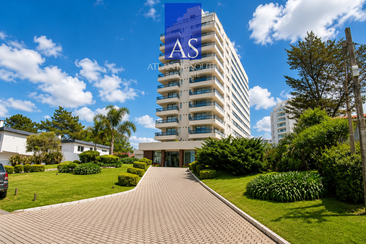 Apartamento ID.4813 - Apartamento de 1 Dormitorio con Terraza y Cochera en Torre Tamaro
