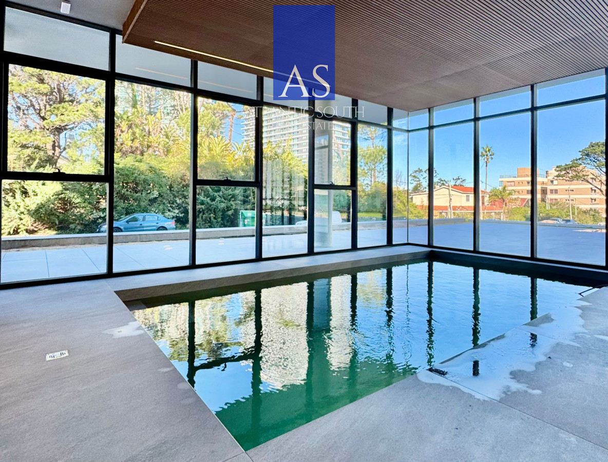 Apartamento ID.4376 - Apartamento tipo casa de 2 dormitorios a estrenar con gran terraza y jardín Playa Mansa Punta del Este