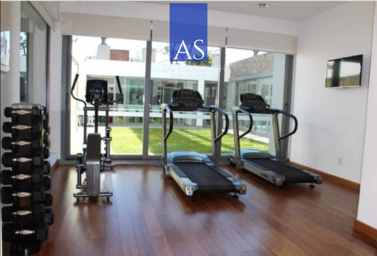 Apartamento ID.3682 - Apartamento 2 domritorios moderno en piso alto con excelentes servicios Playa Brava Punta del Este