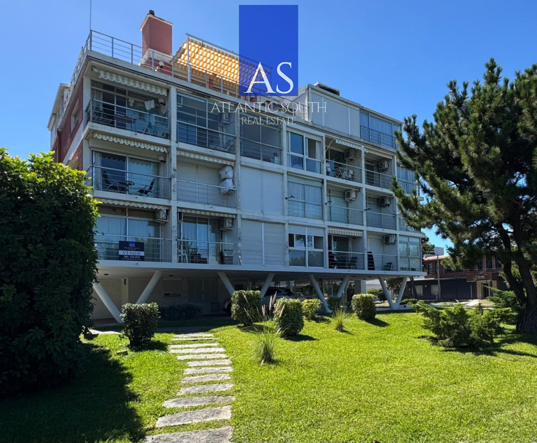 Apartamento ID.4546 - Oportunidad 2 dormitorios con terraza primera línea Playa Mansa 