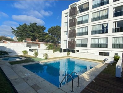 Apartamento en venta de dos dormitorios, ed. con servicios Aydi Grill