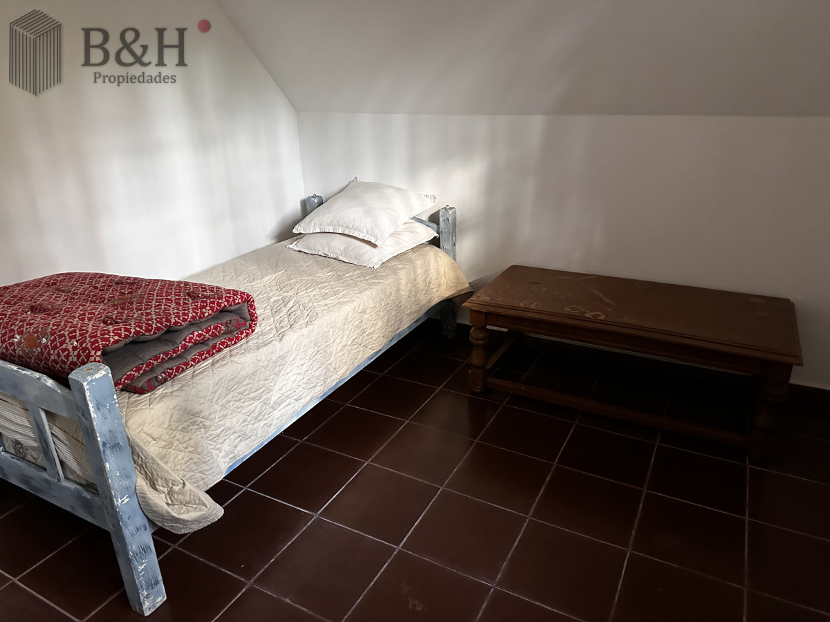 Casa ID.5457 - EN VENTA UNA CASA CON TRADICION DE 5 DORMITORIOS