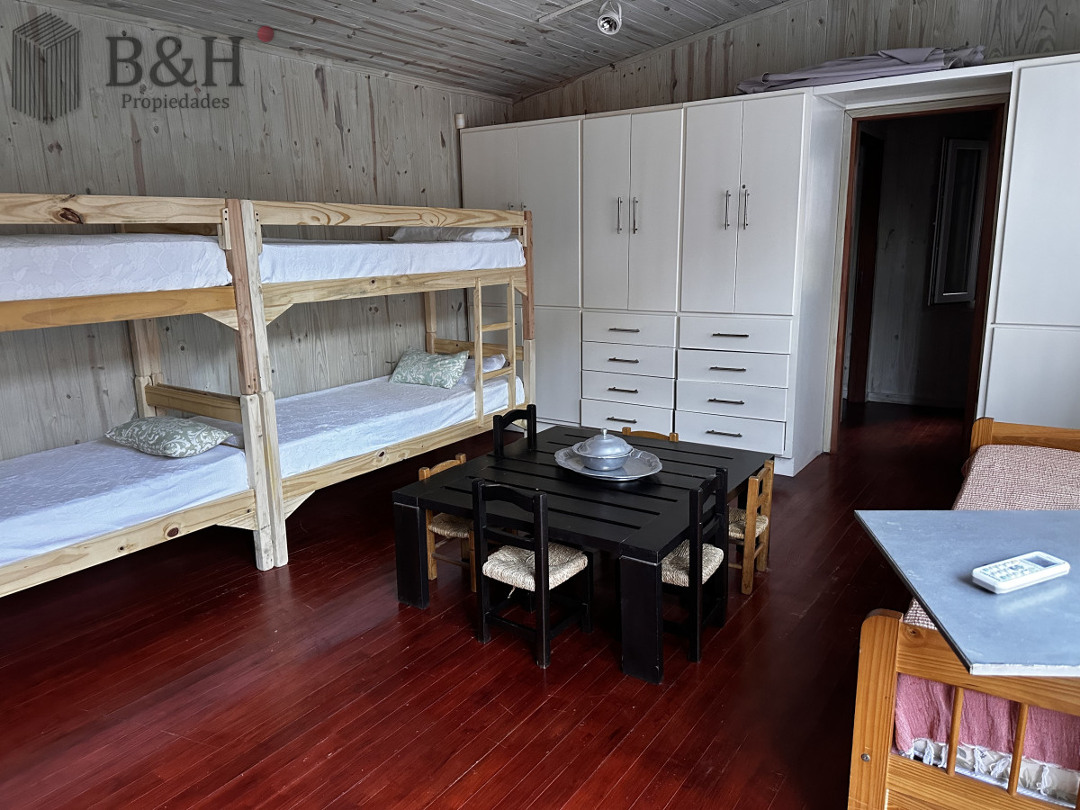 Casa ID.5457 - EN VENTA UNA CASA CON TRADICION DE 5 DORMITORIOS