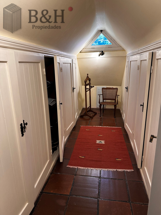 Casa ID.5457 - EN VENTA UNA CASA CON TRADICION DE 5 DORMITORIOS