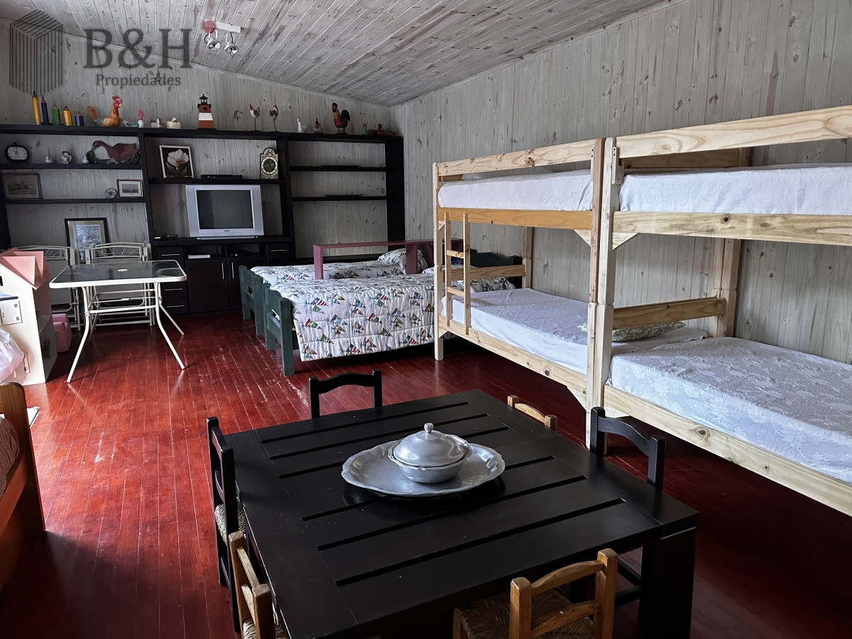 Casa ID.5457 - EN VENTA UNA CASA CON TRADICION DE 5 DORMITORIOS