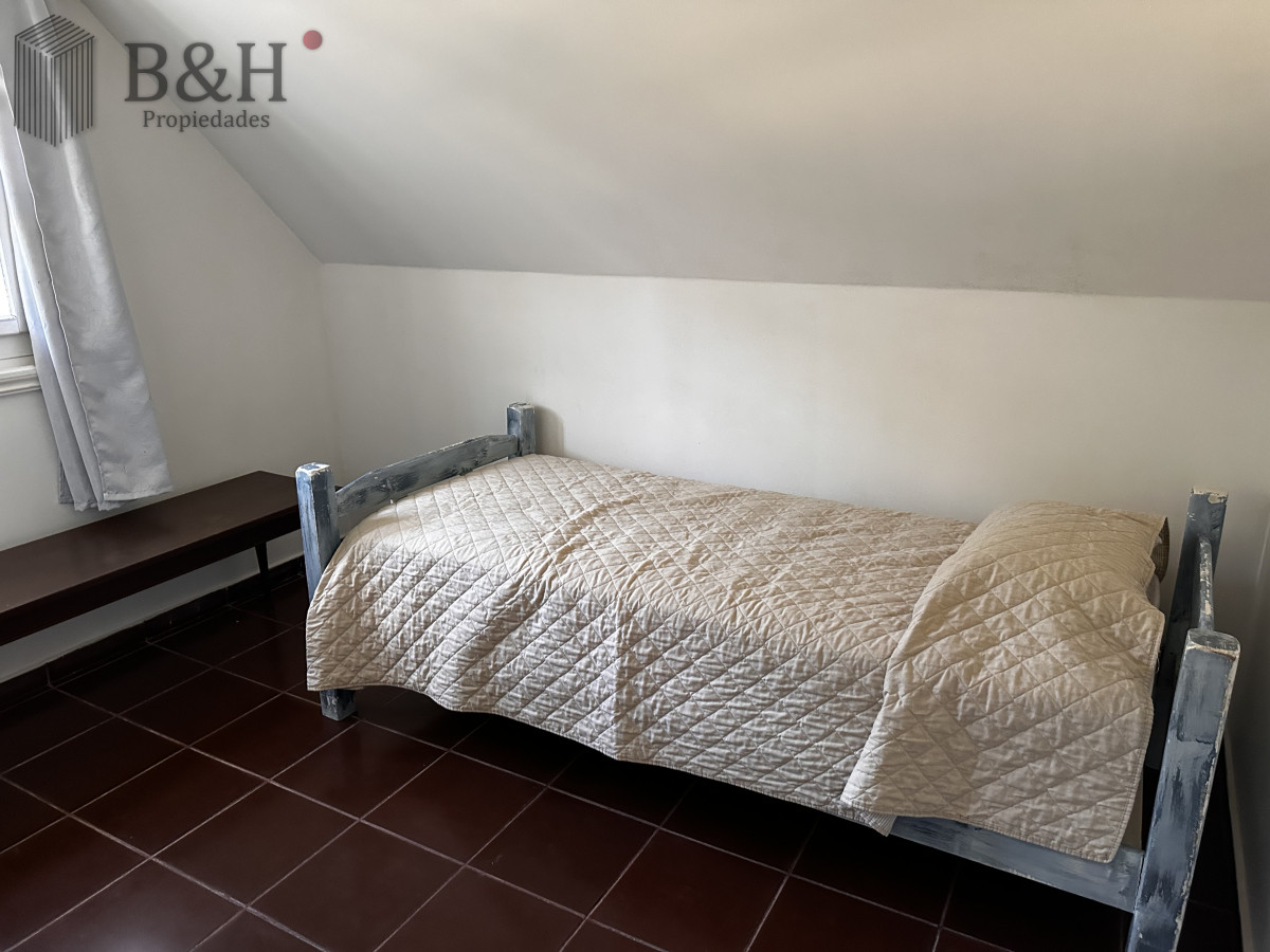 Casa ID.5457 - EN VENTA UNA CASA CON TRADICION DE 5 DORMITORIOS