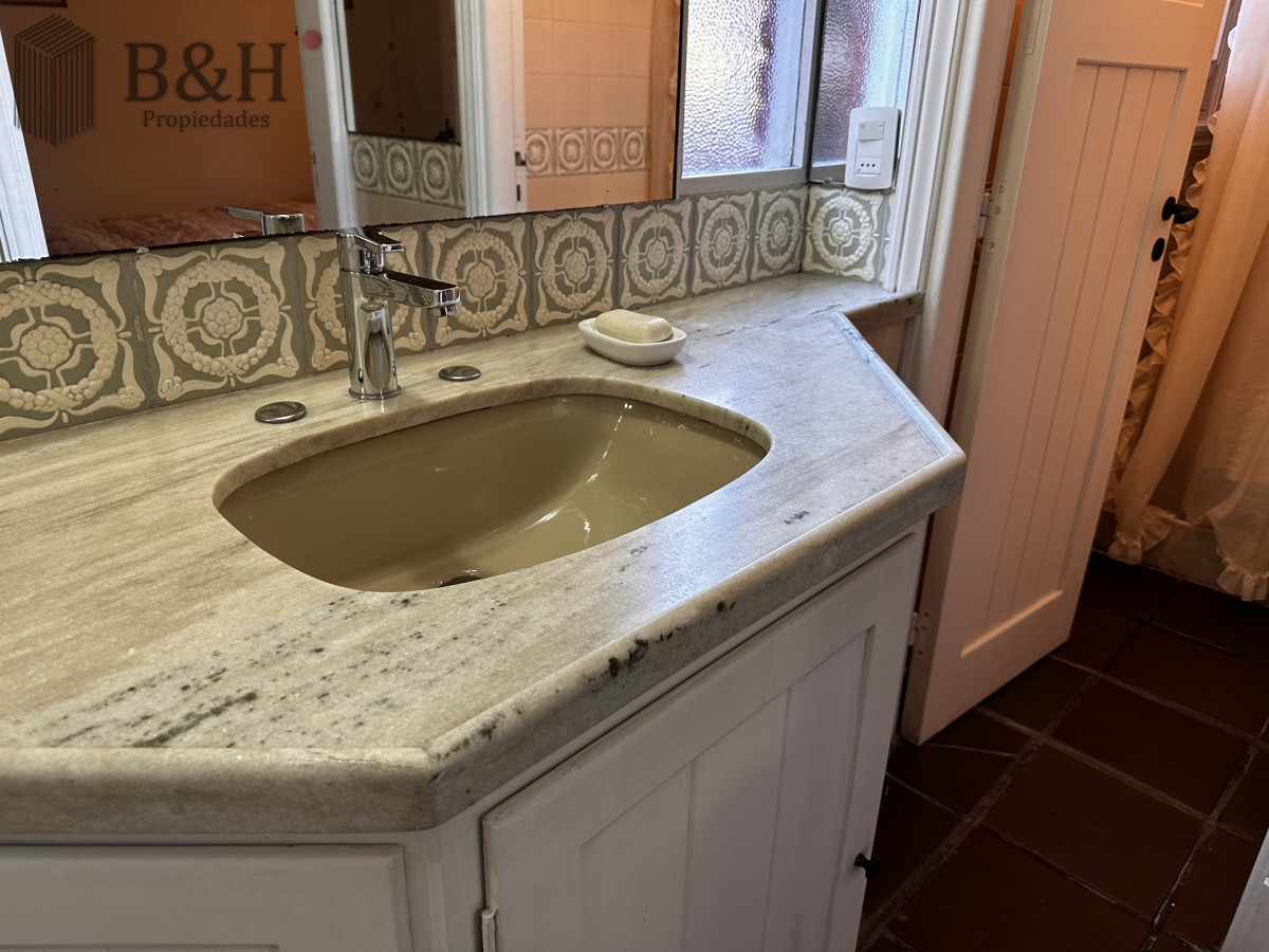 Casa ID.5457 - EN VENTA UNA CASA CON TRADICION DE 5 DORMITORIOS