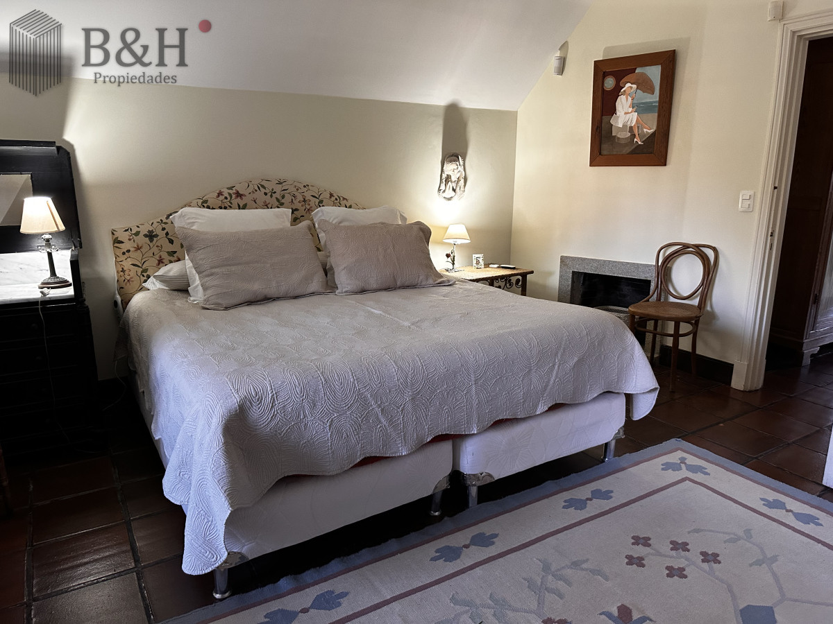 Casa ID.5457 - EN VENTA UNA CASA CON TRADICION DE 5 DORMITORIOS