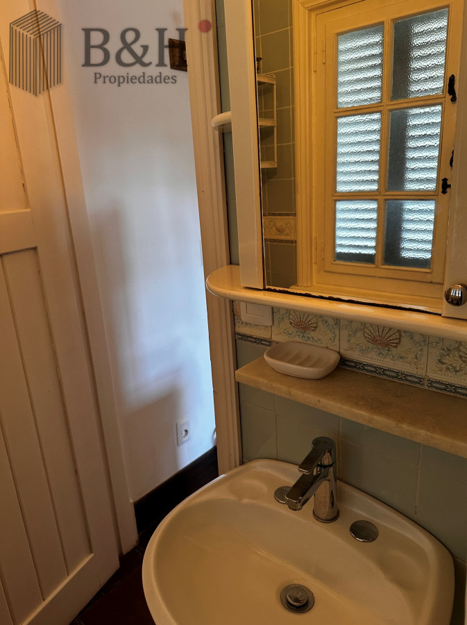 Casa ID.5457 - EN VENTA UNA CASA CON TRADICION DE 5 DORMITORIOS