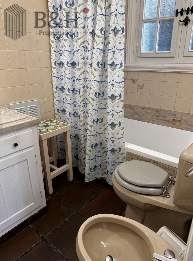Casa ID.5457 - EN VENTA UNA CASA CON TRADICION DE 5 DORMITORIOS