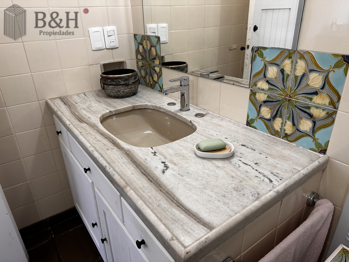 Casa ID.5457 - EN VENTA UNA CASA CON TRADICION DE 5 DORMITORIOS