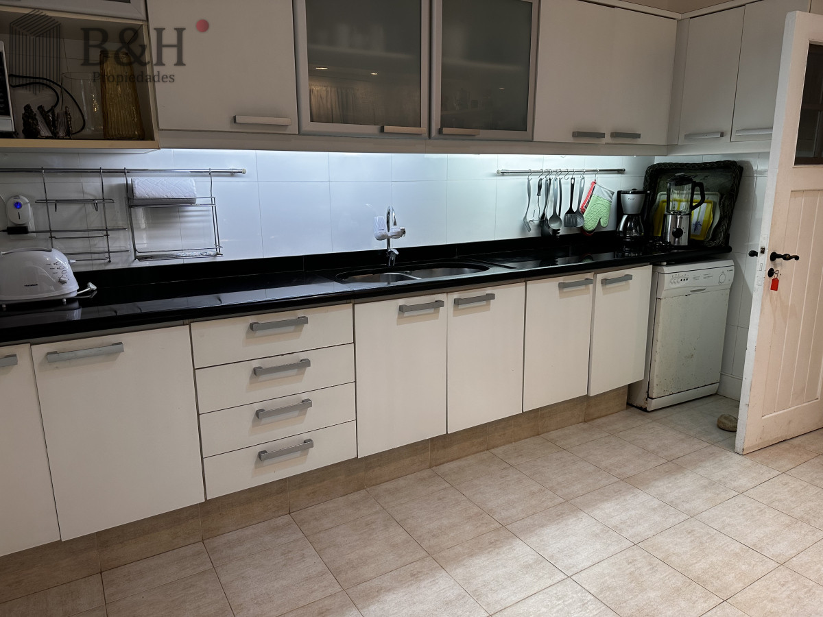 Casa ID.5457 - EN VENTA UNA CASA CON TRADICION DE 5 DORMITORIOS