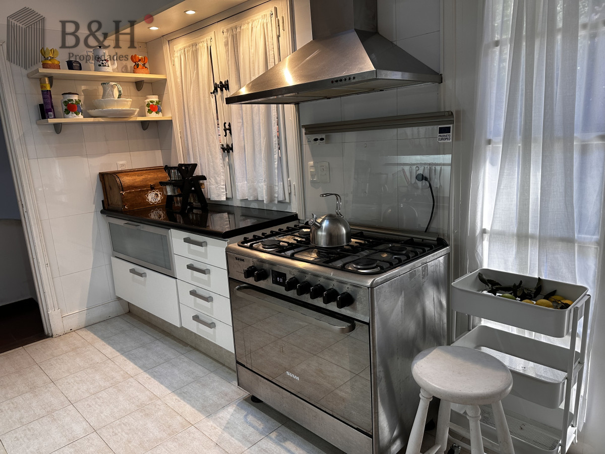 Casa ID.5457 - EN VENTA UNA CASA CON TRADICION DE 5 DORMITORIOS