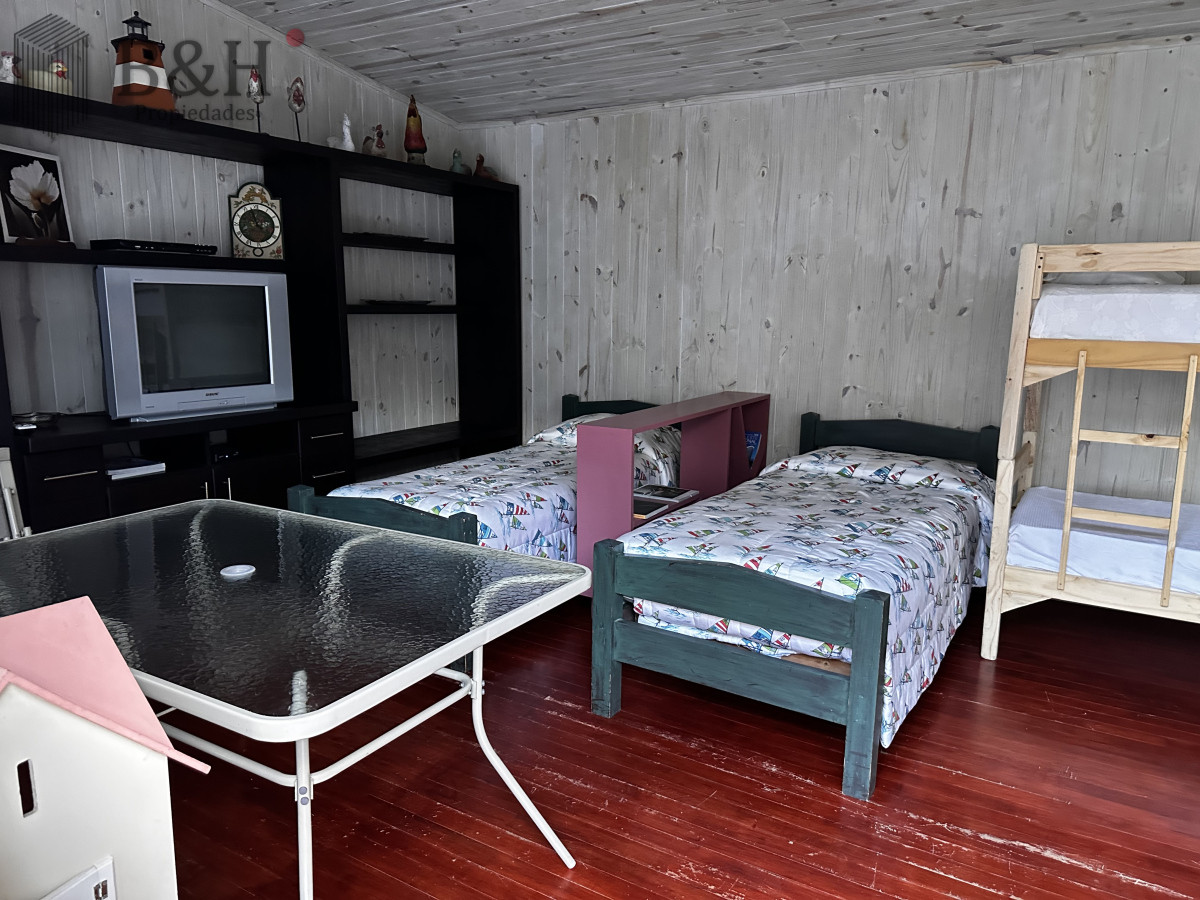 Casa ID.5457 - EN VENTA UNA CASA CON TRADICION DE 5 DORMITORIOS