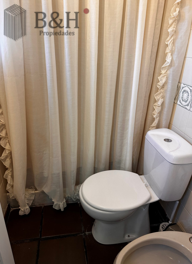 Casa ID.5457 - EN VENTA UNA CASA CON TRADICION DE 5 DORMITORIOS