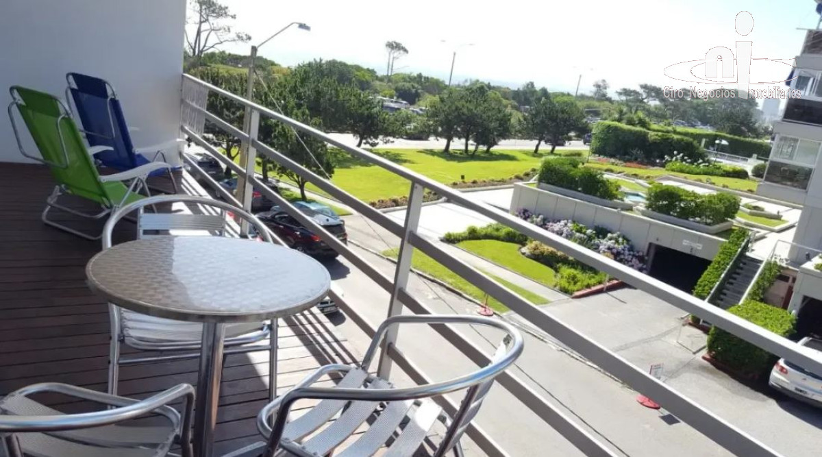 VENTA | APARTAMENTO FRENTE AL MAR EN PLAYA MANSA - CMP234483A
