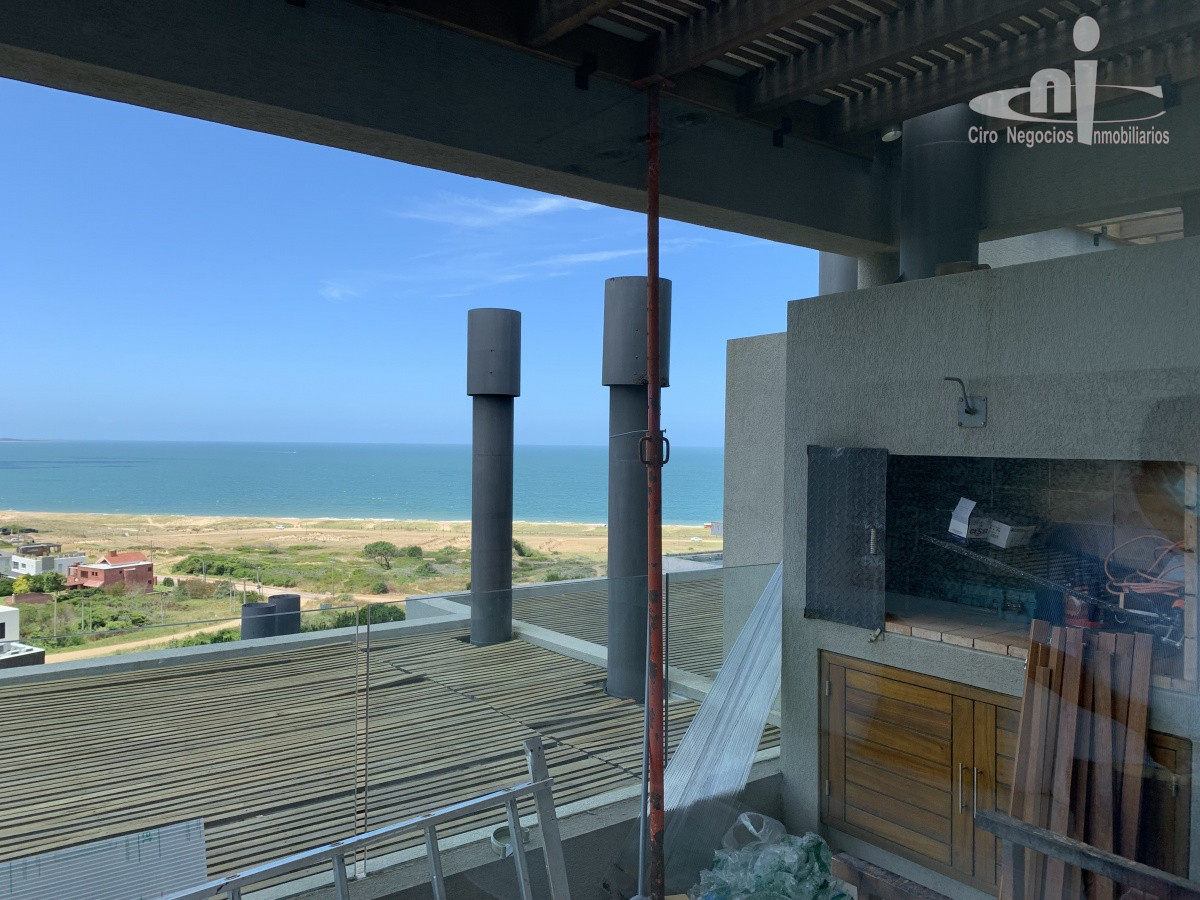EN EL LOMO DE LA BALLENA CON VISTA HACIA PUNTA DEL ESTE - CMP234001A
