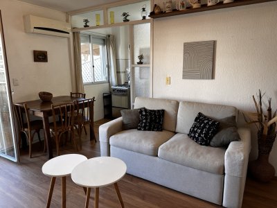 EN VENTA MUY COMODO Y CON GRAN TERRAZA APARTAMENTO DE UN DORMITORIO