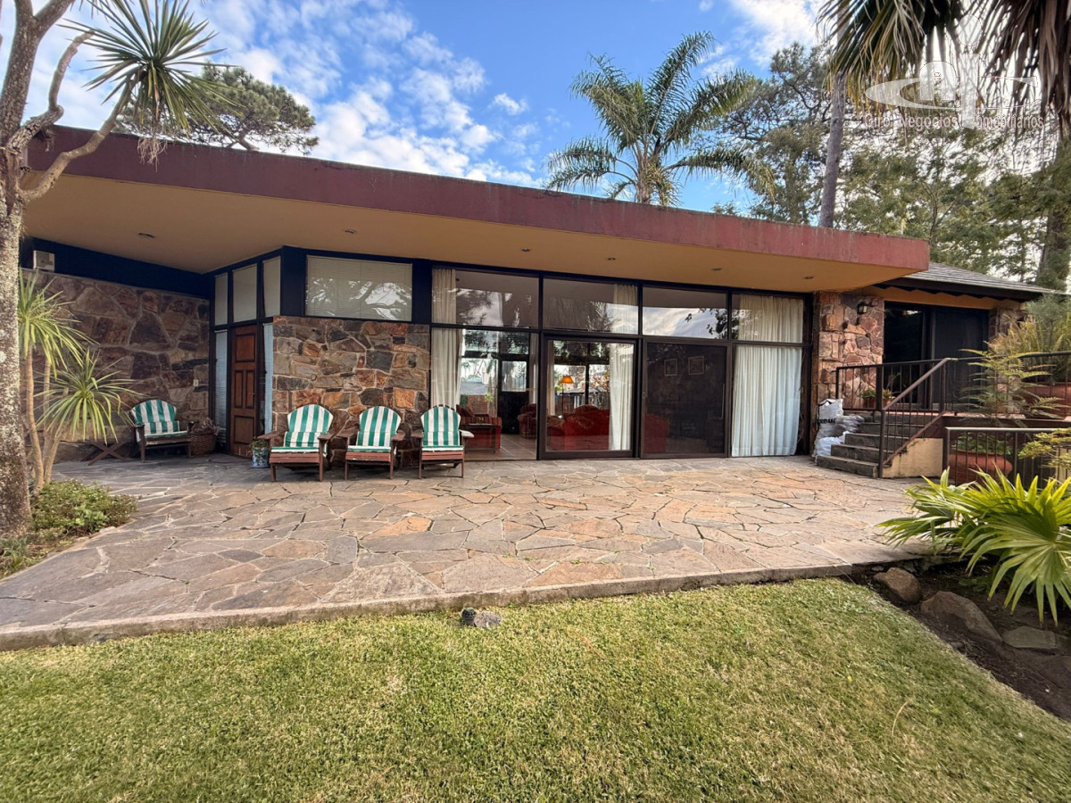  EN VENTA | CASA CON GRAN PARQUE, PISCINA Y BARBACOA - CMP234475C