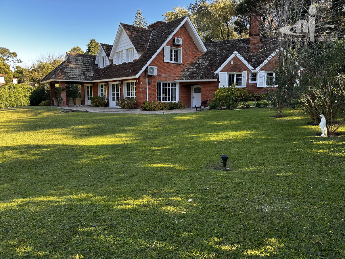 EN VENTA UNA CASA CON TRADICION DE 5 DORMITORIOS - CMP234394C