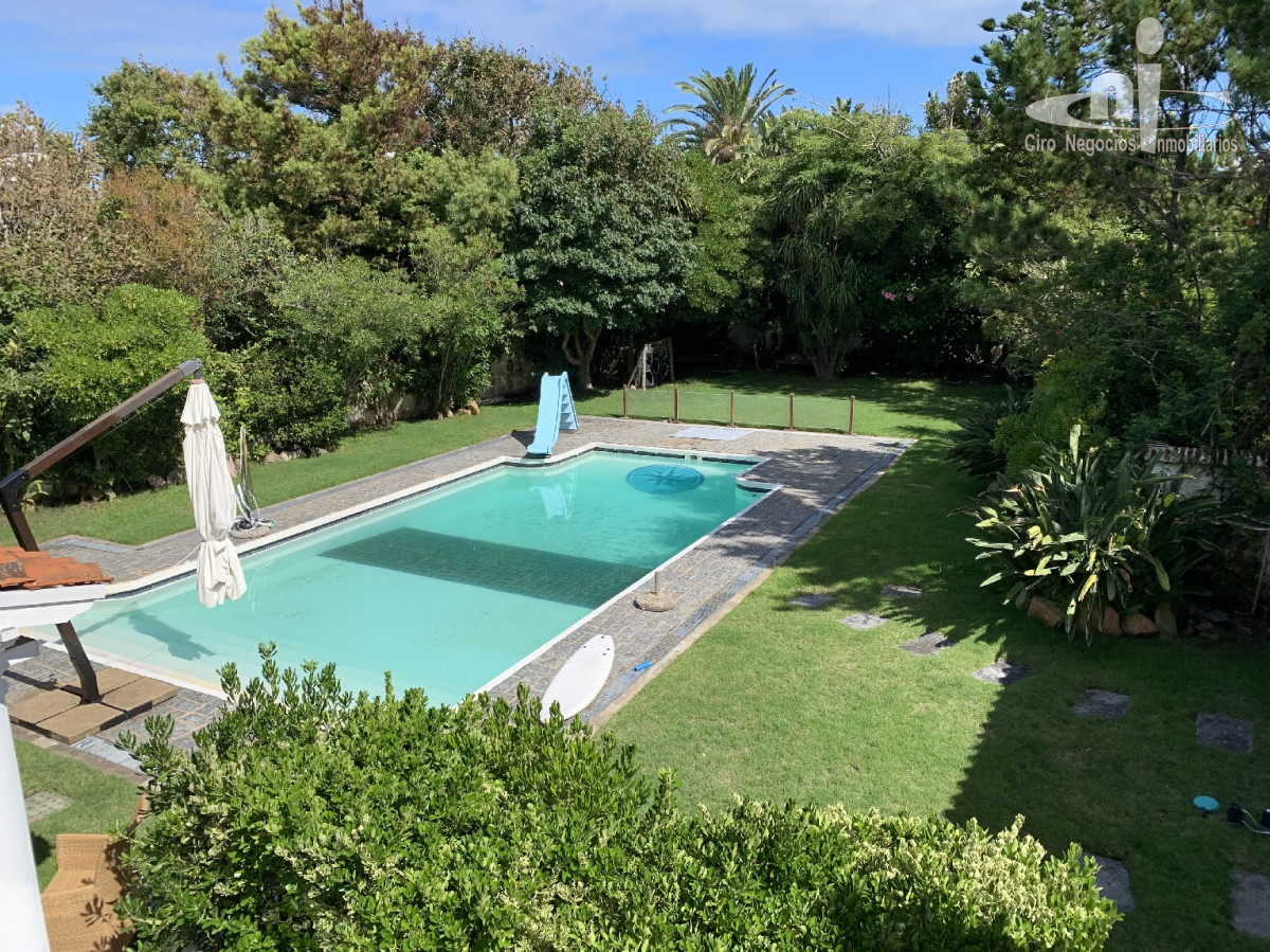 MUY BUENA CASA EN ZONA DEL FARO DE PUNTA DEL ESTE - CMP233192C