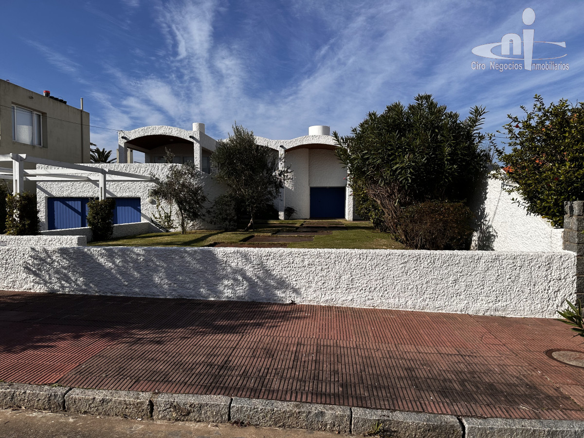VENTA CASA DE 4 DORMITORIOS     - CMP234393C