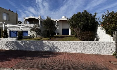 VENTA CASA DE 4 DORMITORIOS