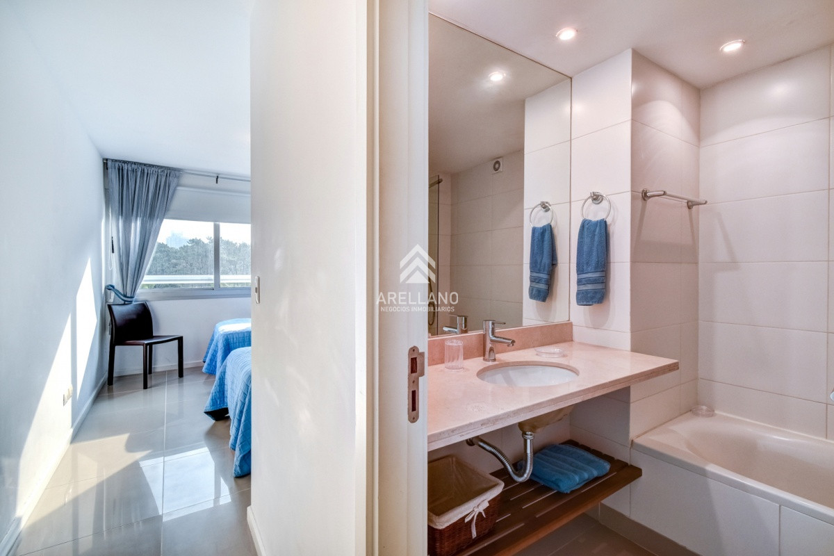 Apartamento ID.3868 - 3 dormitorios playa brava, torre con servicios