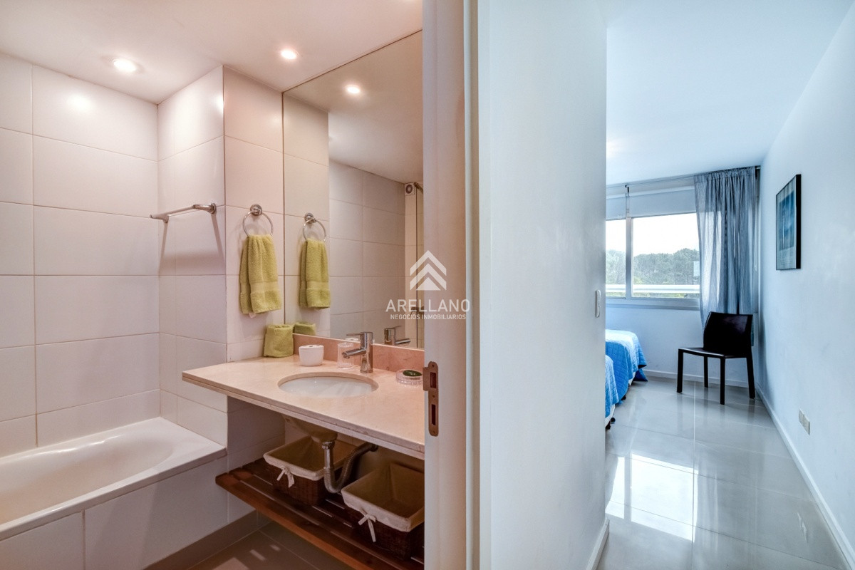 Apartamento ID.3868 - 3 dormitorios playa brava, torre con servicios