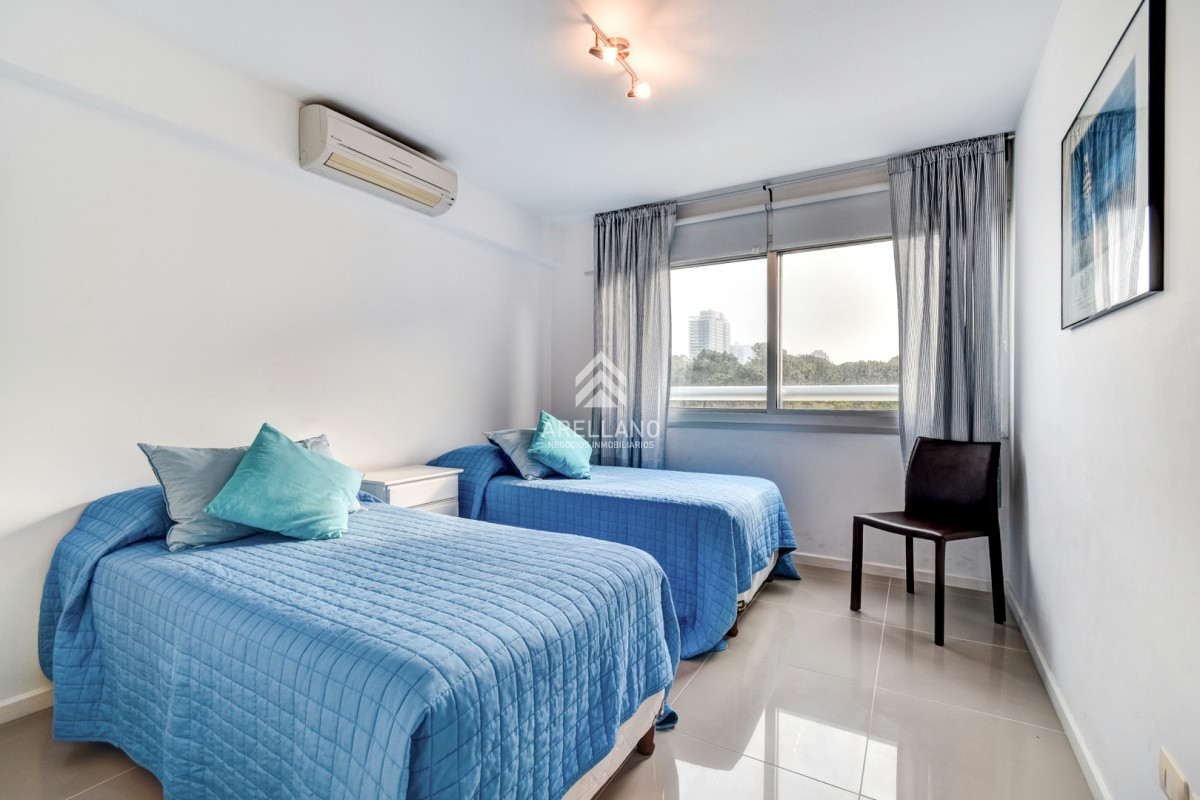 Apartamento ID.3868 - 3 dormitorios playa brava, torre con servicios