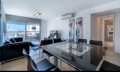 Apartamento de dos dormitorios en venta en Punta del Este