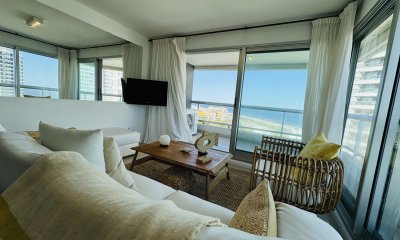 Apartamento primer nivel en venta, 2 dormitorios en suite, amenities completos, a pasos de la playa en piso alto