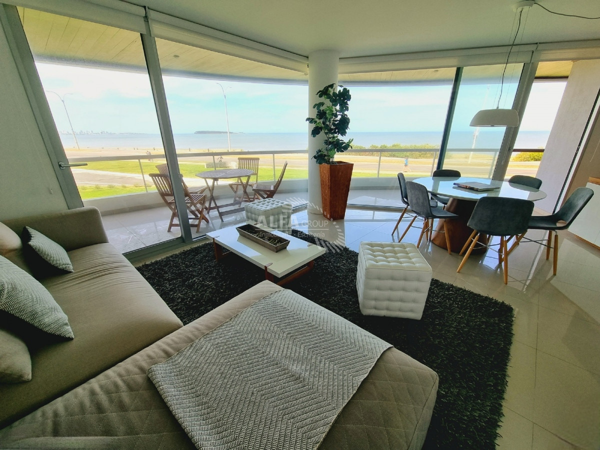 Exclusivo Apartamento Frente al Mar en Playa Mansa | Confort, Amplitud y Categoría - ALF6934A