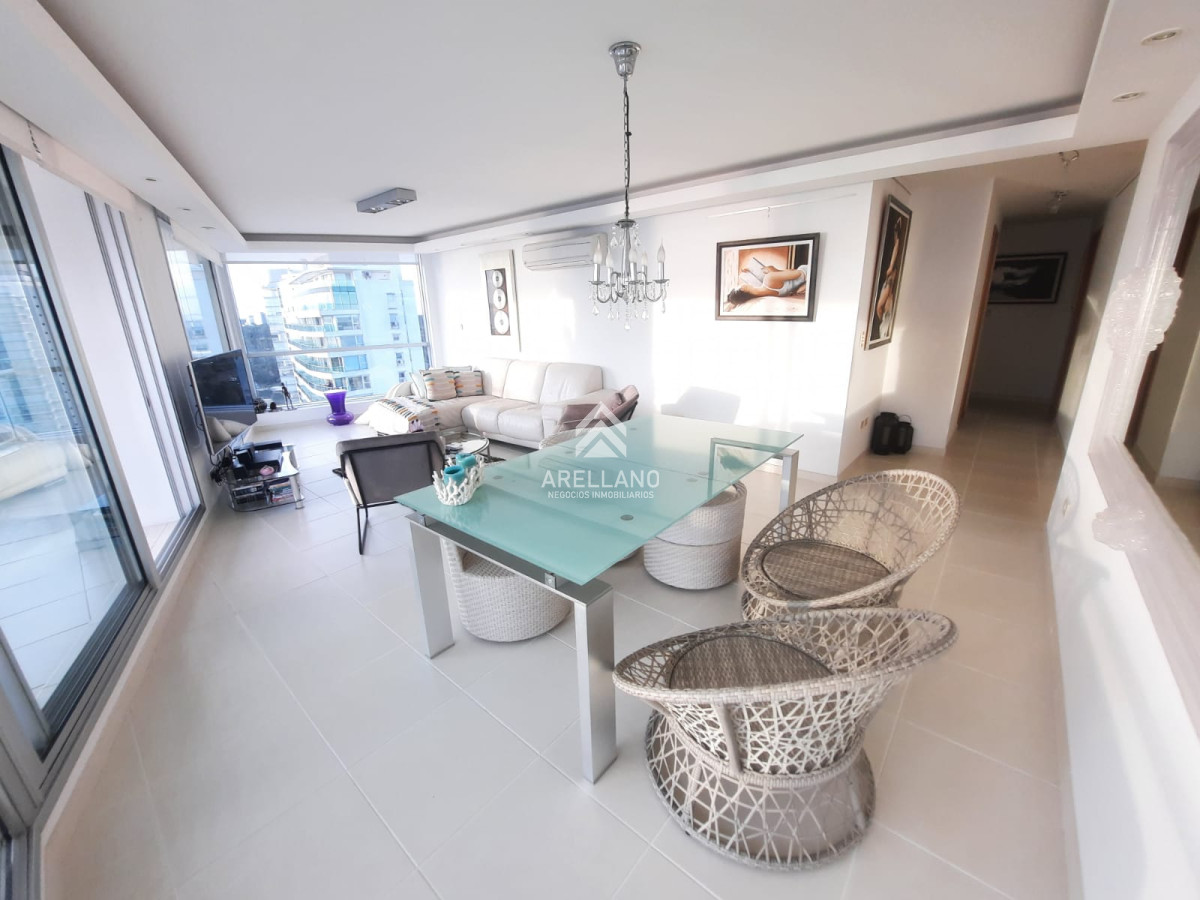 Apartamento ID.6145 - Venta apartamento 3 dormitorios y dependencia 