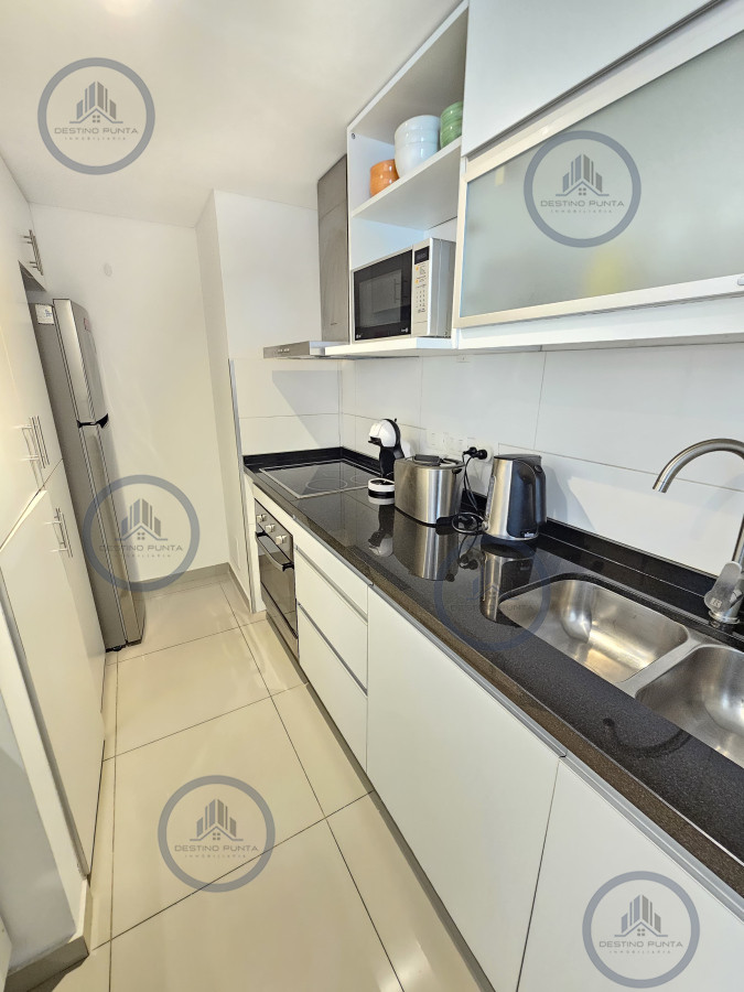 Apartamento ID.3064 - Apartamento de 2 Dormitorios en Playa Brava con Vista al Mar