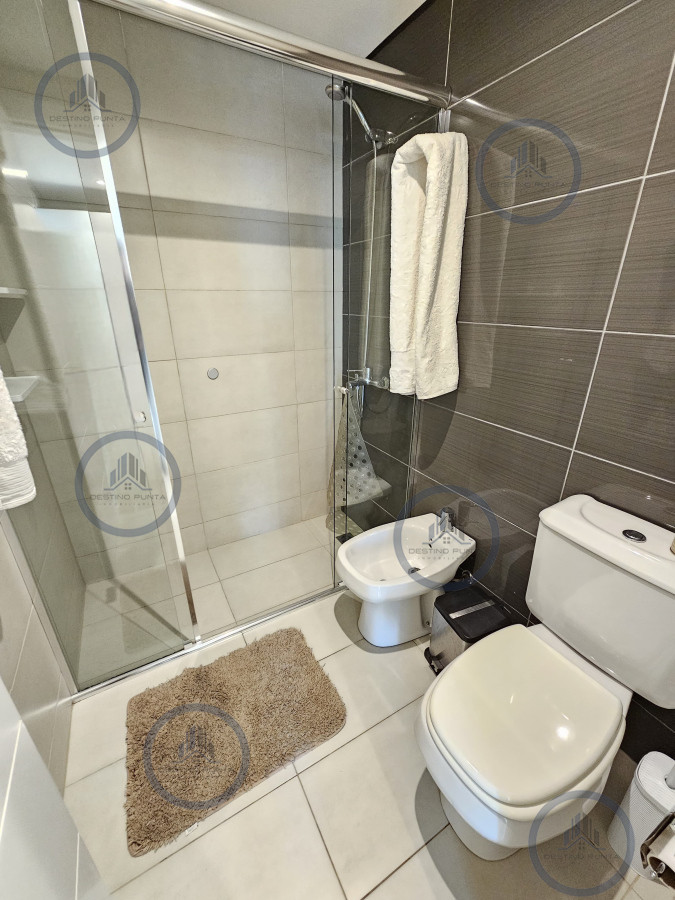 Apartamento ID.3064 - Apartamento de 2 Dormitorios en Playa Brava con Vista al Mar