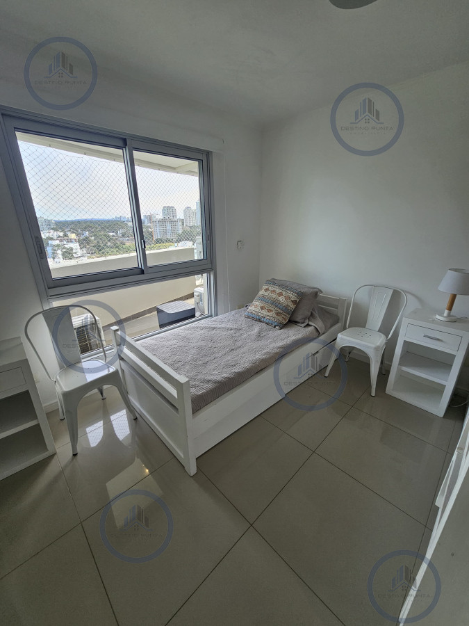 Apartamento ID.3064 - Apartamento de 2 Dormitorios en Playa Brava con Vista al Mar