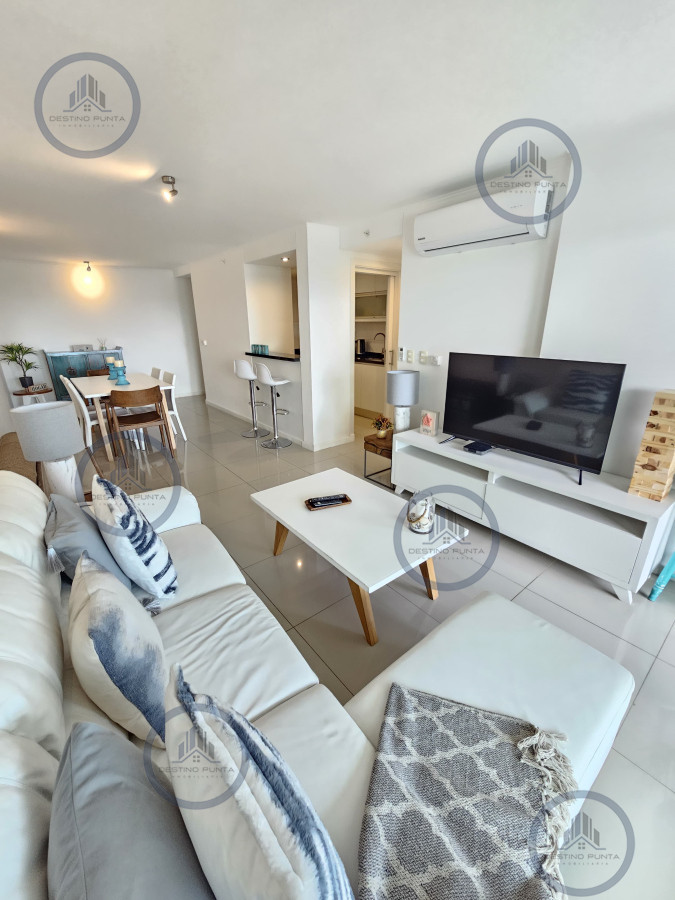 Apartamento ID.3064 - Apartamento de 2 Dormitorios en Playa Brava con Vista al Mar