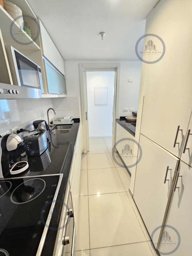 Apartamento ID.3064 - Apartamento de 2 Dormitorios en Playa Brava con Vista al Mar