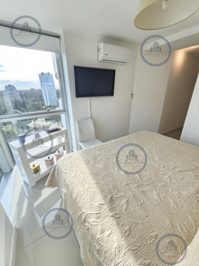 Apartamento ID.3064 - Apartamento de 2 Dormitorios en Playa Brava con Vista al Mar